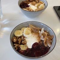 Porridge!! The cinnamon buns are also really nice 😋  at Foodstory in Edinburgh