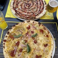 Pizza barbacoa y heura  at El Petit Obrador in Girona