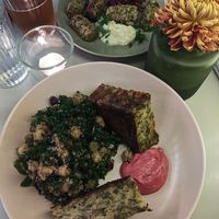 unten tray bake, oben Falafel at Pulse in Edinburgh