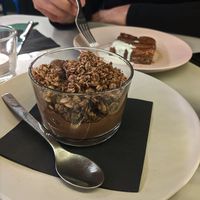 unten Chocoyoghurt, oben Upside Down cake at Pulse in Edinburgh