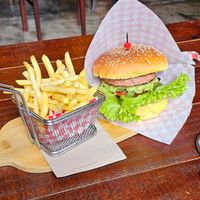 Vegan burger at Burger Grill 351 in Funchal