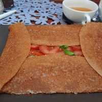 Herzhafter Crêpe mit Tomaten und Basilikum at Café Allerlei in Trier