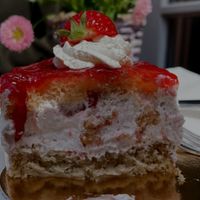 Erdbeer Mini Cake   at Café Allerlei in Trier