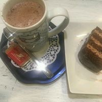 Vegan chocolate Torte and hot cocoa at Café Allerlei in Trier