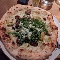 Pizza with truffle oil, mushrooms, artichoke, and rocket at Vegitalian Pizza Bar in Utrecht