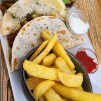 Tacos mit vegan beef at Bocciabahn Tübingen - Juegos de Bochas in Tubingen