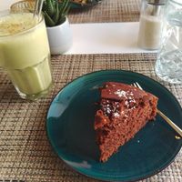Schokoladenkuchen mit Matcha-Shake at Blattwerk Café & Restaurant in Bad Homburg