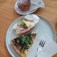 Quiche, Mandel Donut, belegtes Baguette at KŸNO in Brno