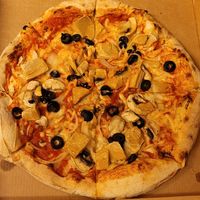 Planted chicken mit Gemüse und veganem Käse at Telpizza - Cloud Kitchen in Zurich