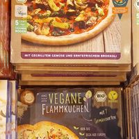 vegane pizza & veganer flammkuchen at Denns BioMarkt in Remscheid