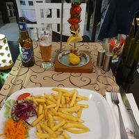 Kebab, French fries and salad at O Catraio in Albufeira