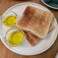 The accompanying toast for two, only one slice per person at Oak in Prague
