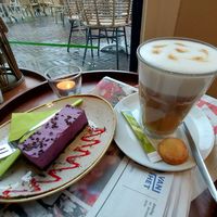Latte macchiato & Bosbes oreo bar at Barista Cafe Emmen in Emmen