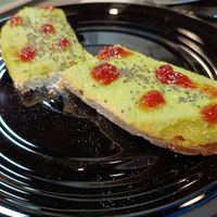 Tosta de aguacate y mermelada de pimientos at La Corredera de San Pablo in Valladolid