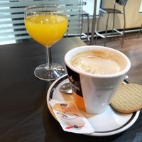 Café y zumo at La Corredera de San Pablo in Valladolid