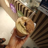 Macadamia, pistacchio and stracciatella hazelnur -ice creams. This size was 13€ 😩 at Patti Gelateria - El Peñón  in Cali