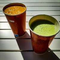 Selleriesaft und Papayasmoothie at Saju in Munich