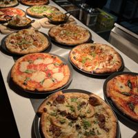 pizzas and mac&cheese  at Virtuous Pie in Cologne