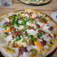 V sausage and apples #Veganuary at Virtuous Pie in Cologne