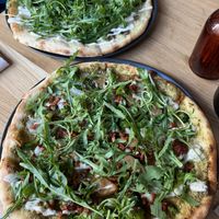 Superfunghi und Pesto-CBR Pizzen  at Virtuous Pie in Cologne