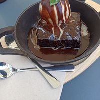 Brownie mit Eis at Virtuous Pie in Cologne