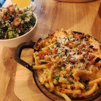Mac n' Cheese and small ceaser salad with bread croutons and bacon at Virtuous Pie in Cologne