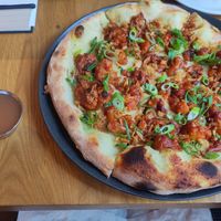 Pizza with spicy wings at Virtuous Pie in Cologne