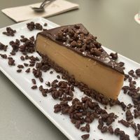 Peanutbutter-cake mit Schokoganache (Special)  at Virtuous Pie in Cologne
