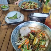 Chay Long Monastary unten, Edamame, hausgemachte Limo und Tagesgericht oben at Chay Long Hasenheide in Berlin