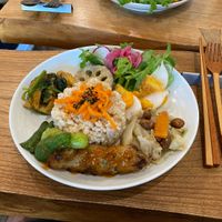 Seasonal lunch plate  at Tamamonosha - たまもの舎 in Musashino
