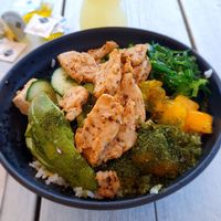 Haui Tofu Bowl, con extra di "pollo" Heura at Tasty Poke in Malaga