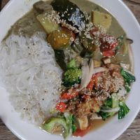 Steamed noodles with curry and stir-fried vegetables at La Carotte Qui Rit in Surat Thani
