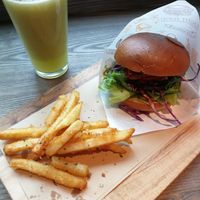vegan burger with fries and juice. at Sun Berno - 光焙若蔬食(光焙若新板傑仕堡門市) in New Taipei City