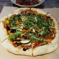Vegan Mediterranean pizza at Sun Berno - 光焙若蔬食(光焙若新板傑仕堡門市) in New Taipei City