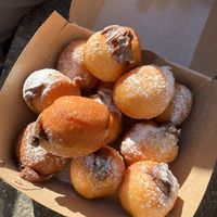Mini  rellenos de chocolate  at La Moderneta in Girona