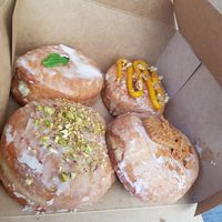 Biscoff, pistacho, carrot cake and lemon mint at La Moderneta in Girona