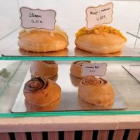 Lemon, mango and cinnamon rolls at La Moderneta in Girona