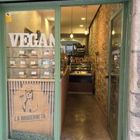 Front + entrance at La Moderneta in Girona