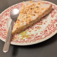 Gâteau fondant aux amandes, glaçage fleur d'oranger at Grain de Sable in Marseille