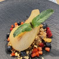 Crumble de pera  at El Curry Verde in Hondarribia