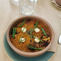 Le plat fideos de arroz (vraiment délicieux) at El Curry Verde in Hondarribia