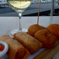 Croquetas de brocoli, cabrales, puerro y rollitos de verdura. at El Curry Verde in Hondarribia