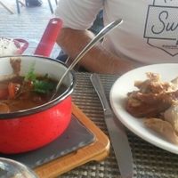 mole con brochetas de No-pollo at El Curry Verde in Hondarribia