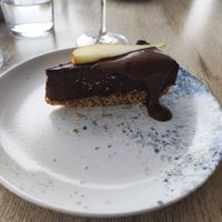 Pastel de cacao y aguacate at El Curry Verde in Hondarribia