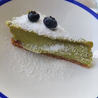 Tarta de aguacate vegana at El Curry Verde in Hondarribia