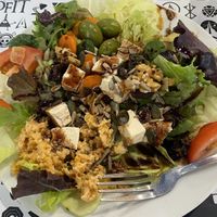 Ensalada con tofu y vuna  at La Cantina De Balenya in St Miquel De Balenya