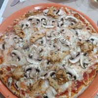 Pizza heura at Mundo Vegan in Barcelona