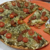 Pizza de pesto. No pica mucho at Mundo Vegan in Barcelona