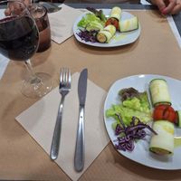 Primer plato: Rollitos de calabacín at Mundo Vegan in Barcelona