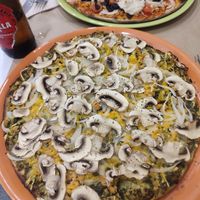 Pizza pestunia at Mundo Vegan in Barcelona